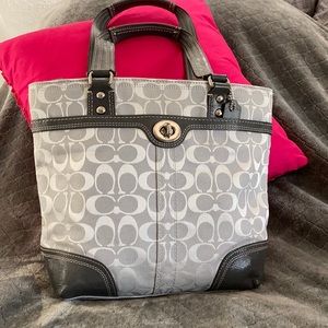 ♥️COACH signature monogram silver/grey bag♥️